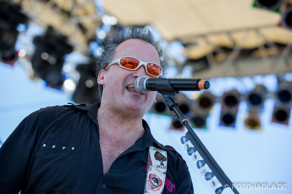 70000 Tons of Metal 2014 ::. Bonfire