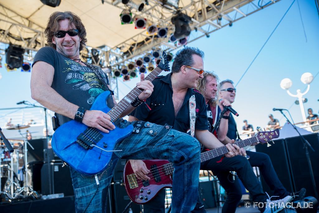 70000 Tons of Metal 2014 ::. Bonfire