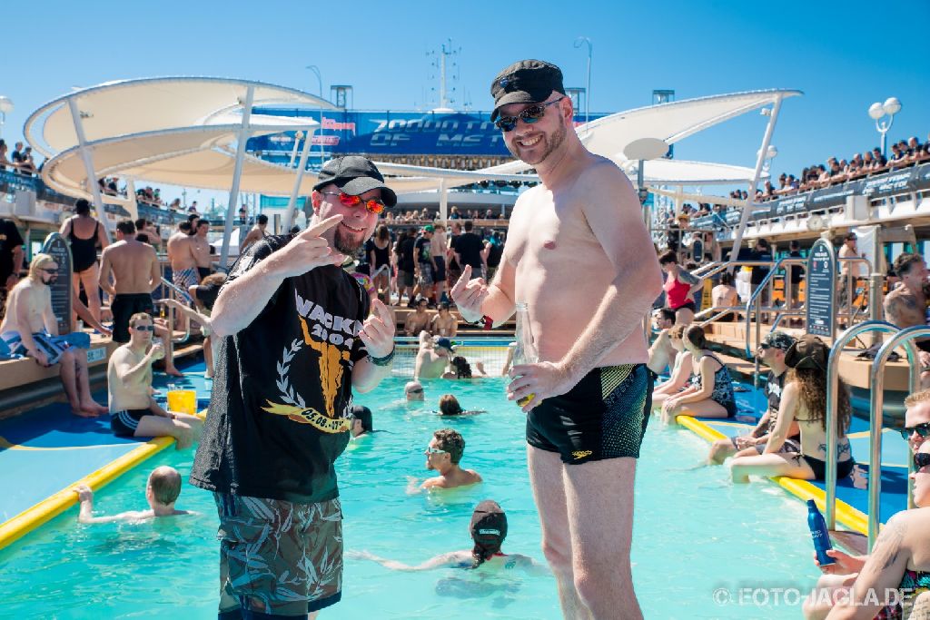 70000 Tons of Metal 2014 ::. Pooldeck impression