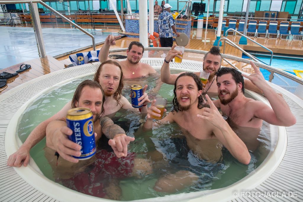70000 Tons of Metal 2014 ::. Pooldeck impression