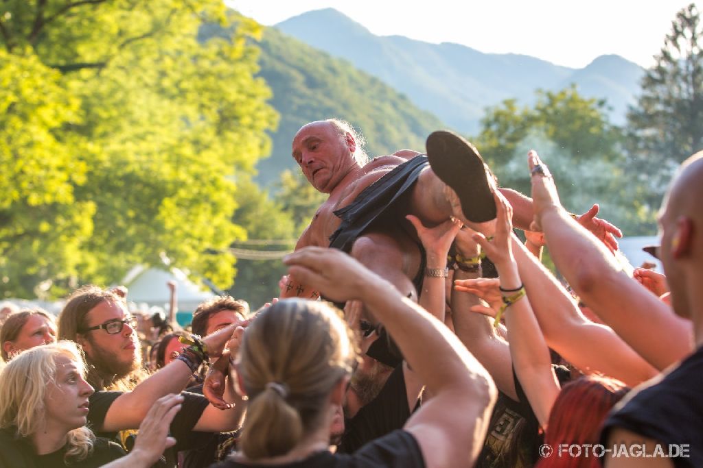 Metaldays 2014 ::. Never too old to rock - Crowd during Artillery