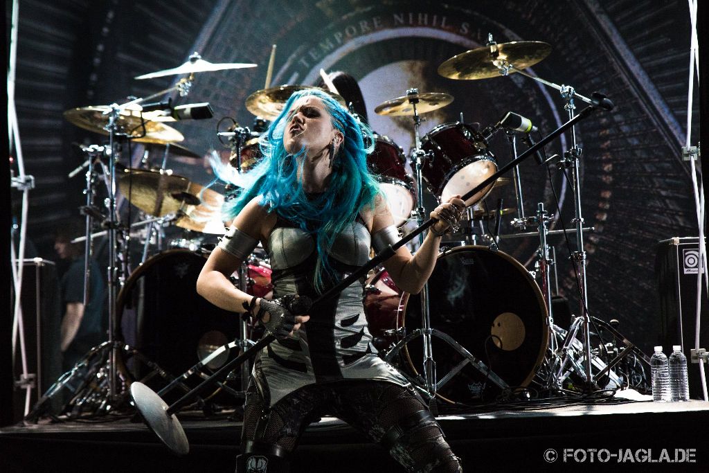 Alissa White-Gluz (Arch Enemy) auf dem 70000 Tons of Metal 2015