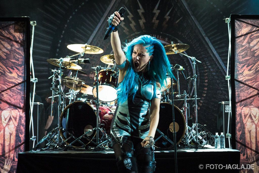 Alissa White-Gluz (Arch Enemy) auf dem 70000 Tons of Metal 2015
