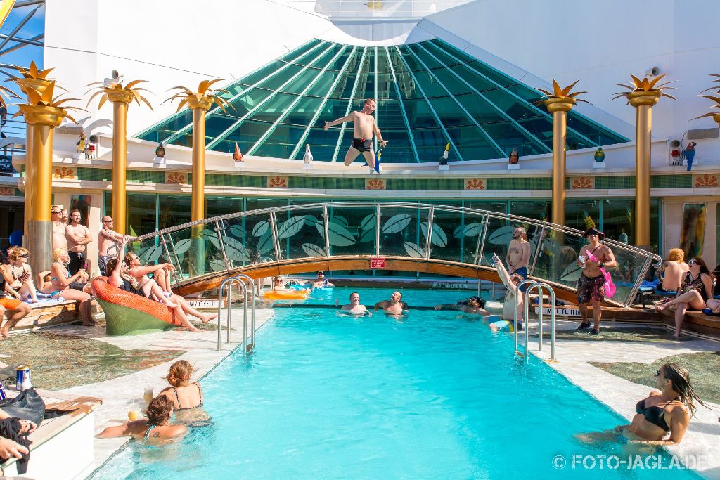 70000 Tons of Metal 2015 ::. Pooldeck impression