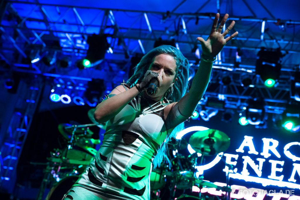 Alissa White-Gluz (Arch Enemy) auf dem 70000 Tons of Metal 2015