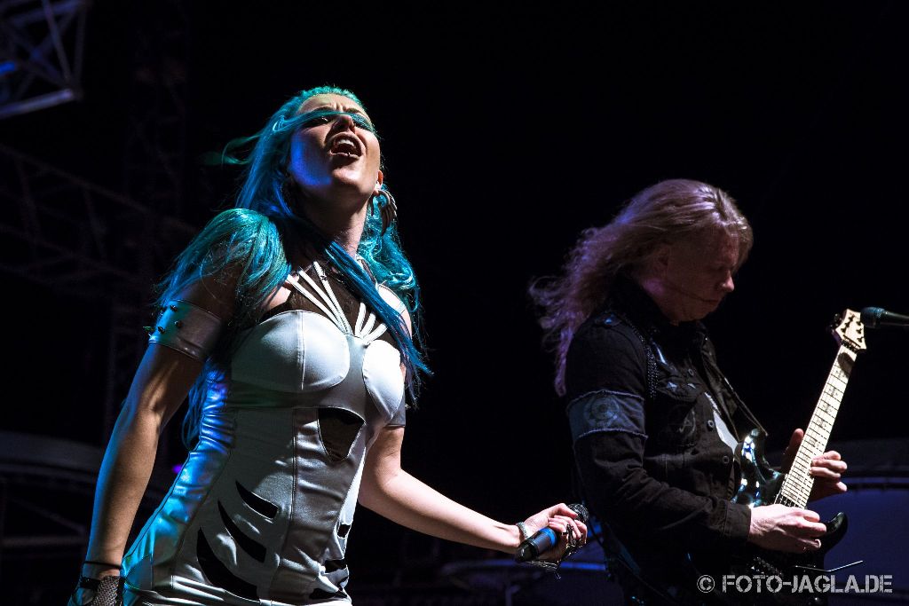 Alissa White-Gluz (Arch Enemy) auf dem 70000 Tons of Metal 2015
