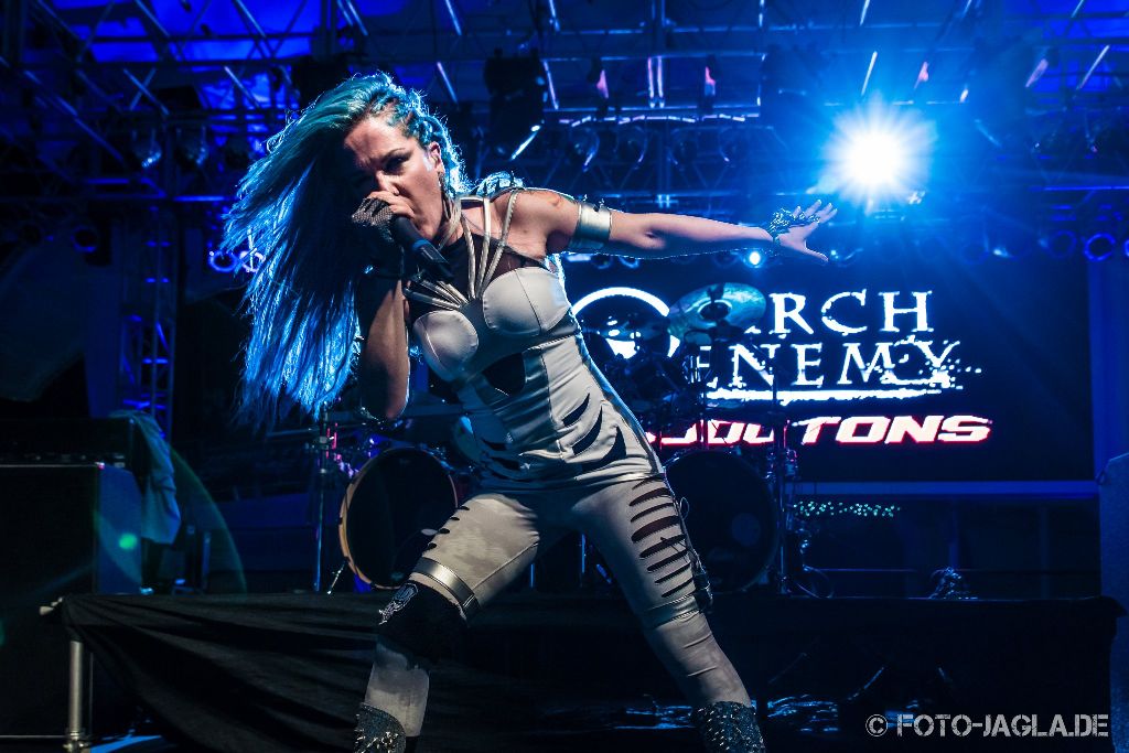 Alissa White-Gluz (Arch Enemy) auf dem 70000 Tons of Metal 2015