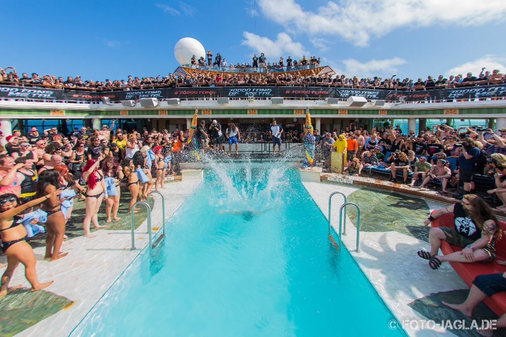 70000 Tons of Metal 2015 ::. Bellyflop contest at pooldeck