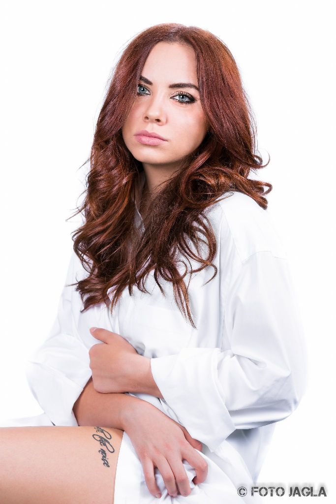 High-Key Beauty-Shooting im Studio mit Model Milena