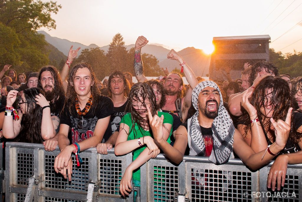 Metaldays 2015 (Day 1) ::. Crowd during Devin Townsend Project