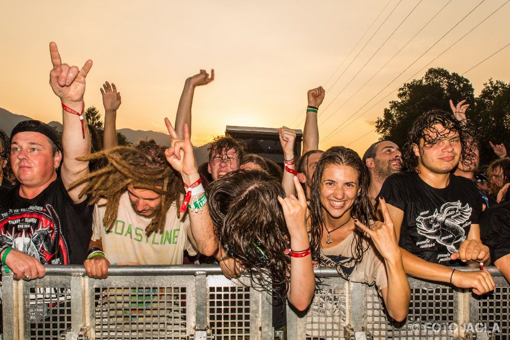 Metaldays 2015 (Day 1) ::. Crowd during Devin Townsend Project