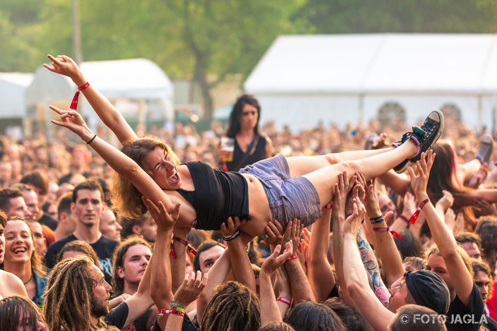 Metaldays 2015 (Day 3) ::. Front of stage impression during Sepultura