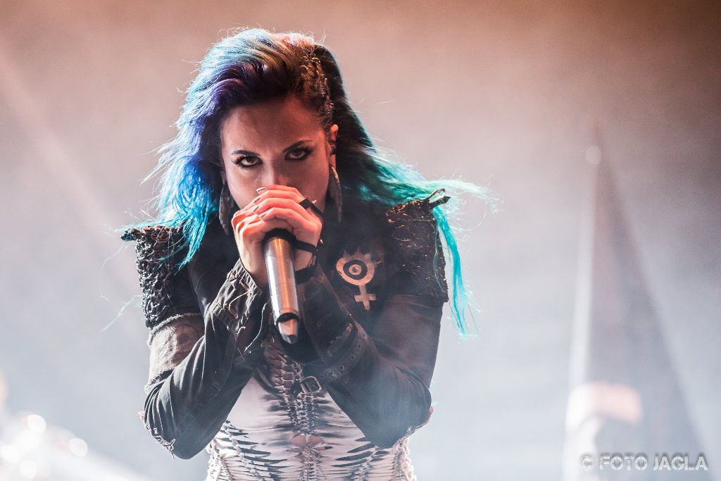 Alissa White-Gluz (Arch Enemy) auf dem Metaldays 2015 (Day 4)