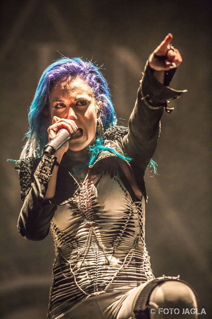 Alissa White-Gluz (Arch Enemy) auf dem Metaldays 2015 (Day 4)