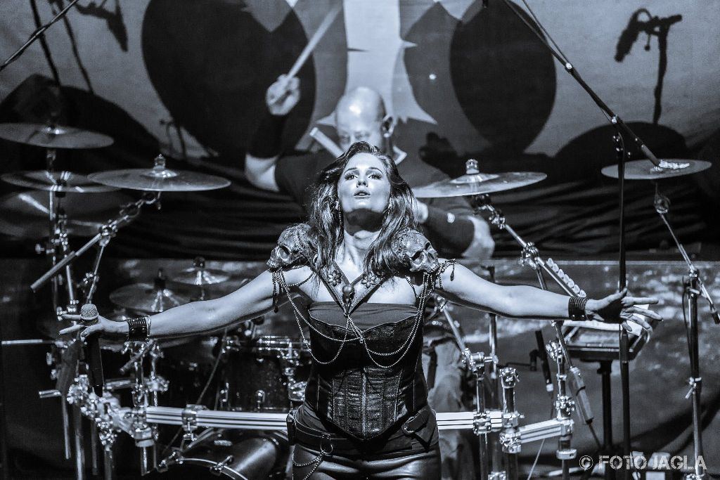 Xandria als Support-Band auf der Wolfsn�chte Tour 2015 von Powerwolf am 06.09.2015 im Gebroeders De Nobel in Leiden