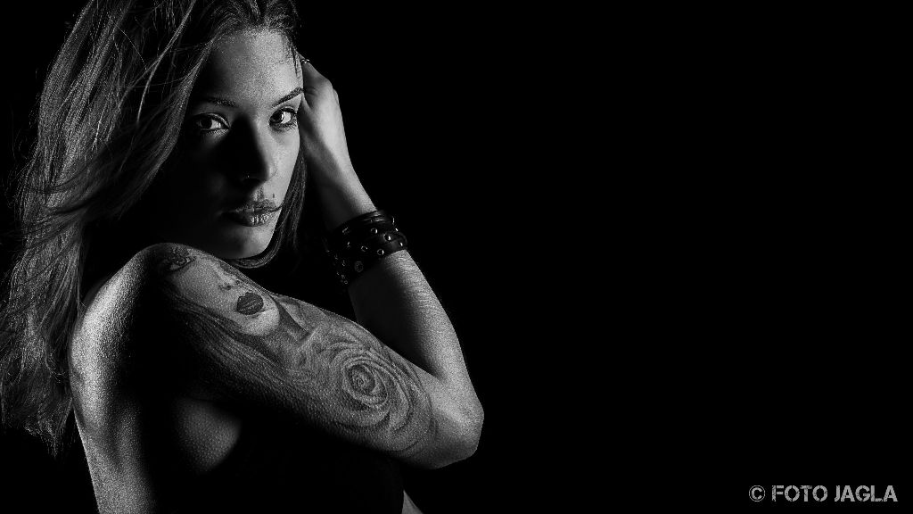 Low-Key Portrait Shooting mit Deborah S. in meinem Studio