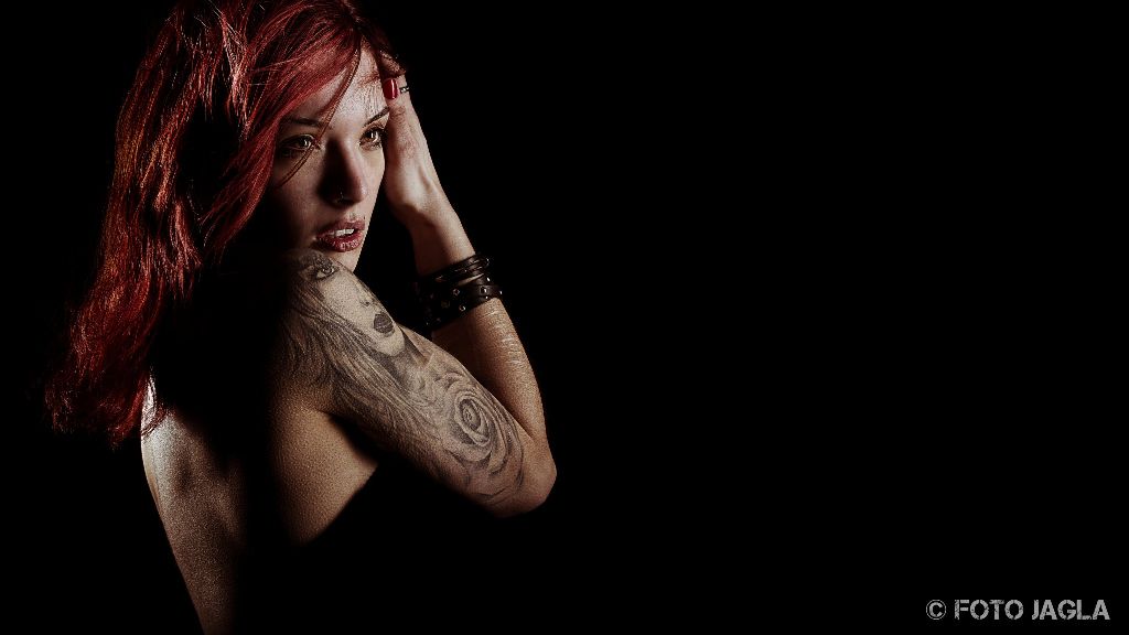 Low-Key Portrait Shooting mit Deborah S. in meinem Studio