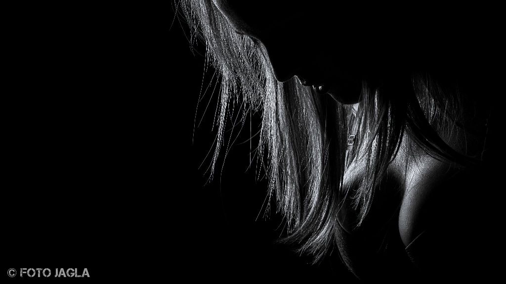 Erotische Low-Key Aufnahme in meinem Studio mit Model Nikolina