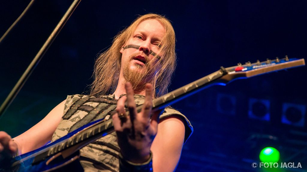 Ensiferum auf der �The Return Of The One Man Army� Tour am 20.04.2016 in der Live Music Hall in K�ln