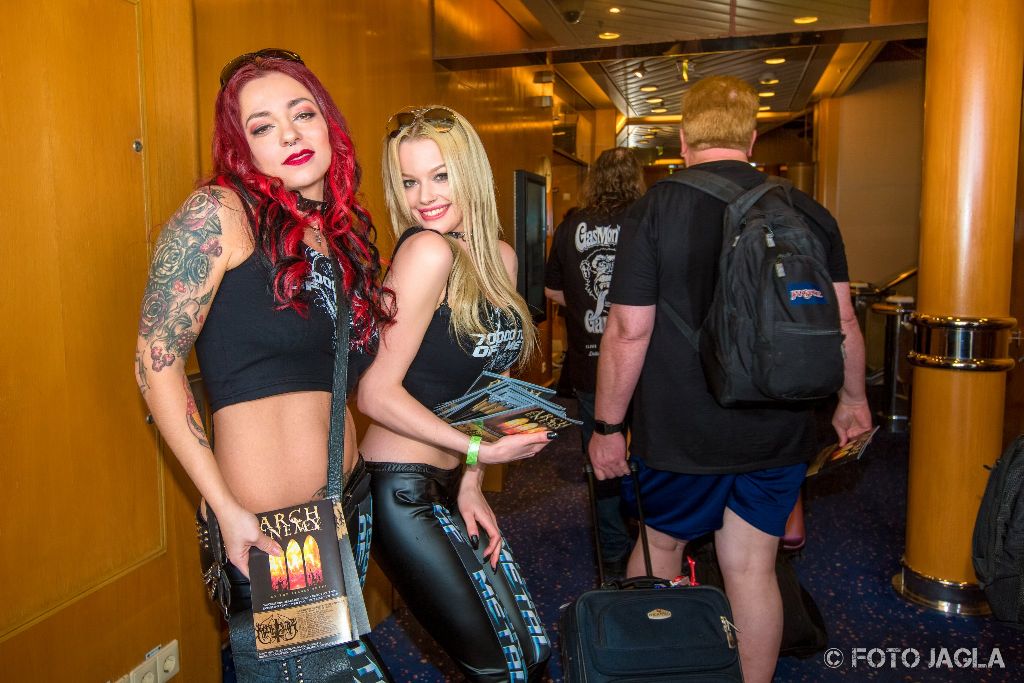 70000 Tons Of Metal 2017
Poolgirls beim Bording der Independence of the Seas