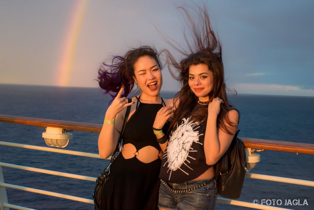 70000 Tons Of Metal 2017
Pooldeck-Impression bei Sonnenuntergang