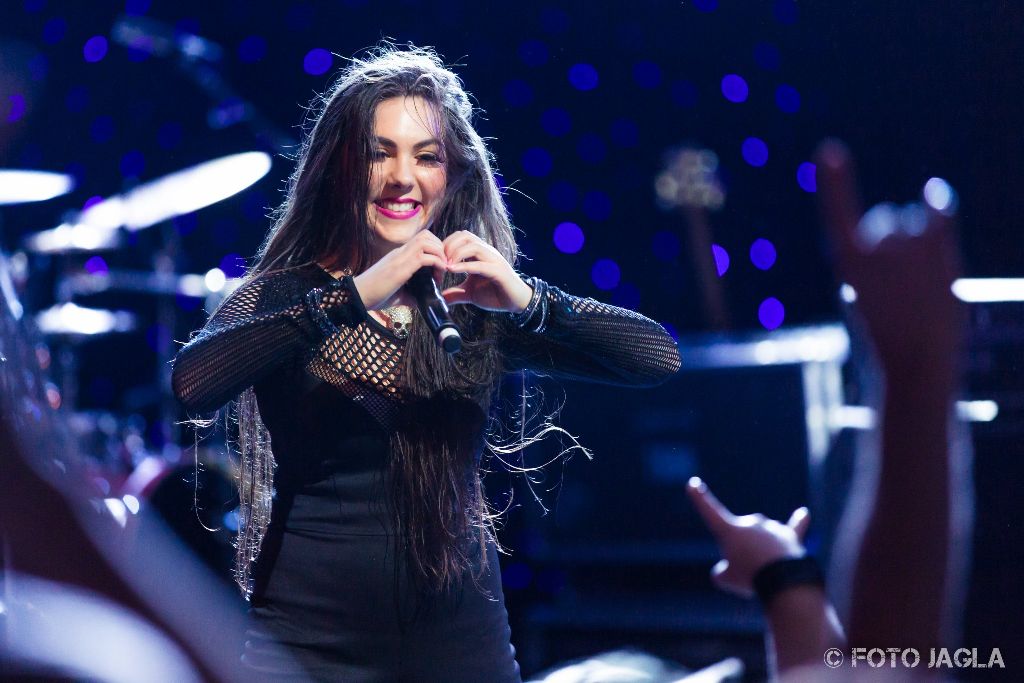 70000 Tons Of Metal 2017
Amaranthe im Alhambra Theater
S�ngerin Elize Ryd