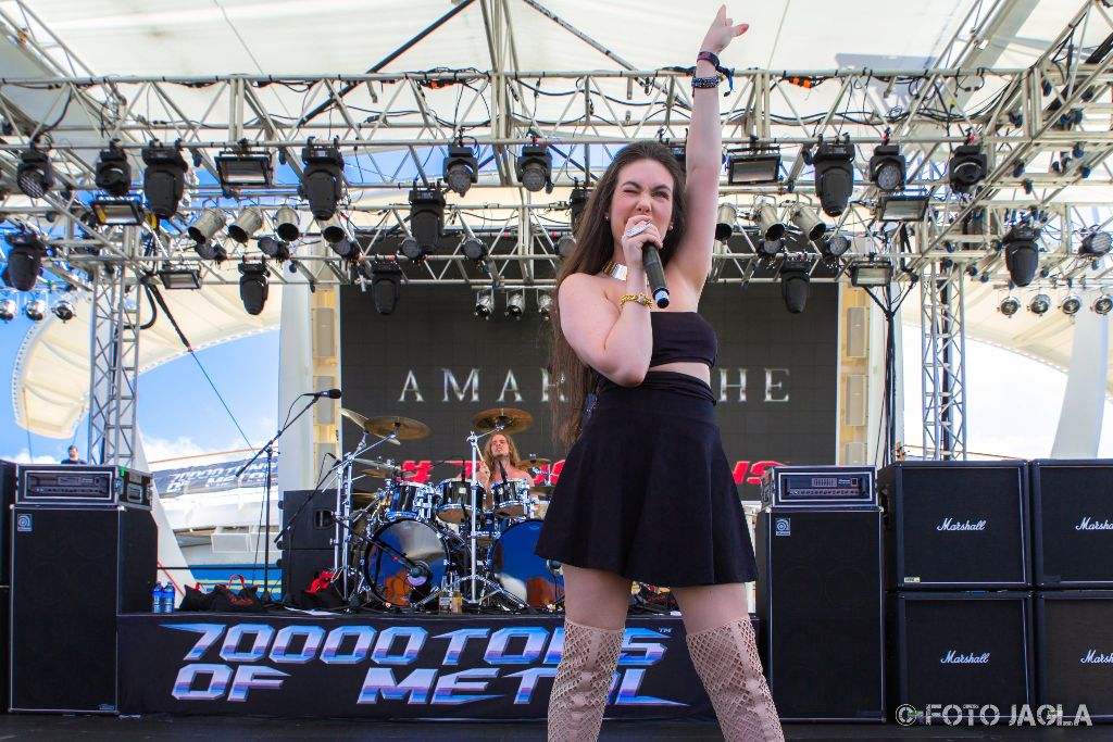 70000 Tons Of Metal 2017
Amaranthe auf der Pooldeck-Stage
S�ngerin Elize Ryd
