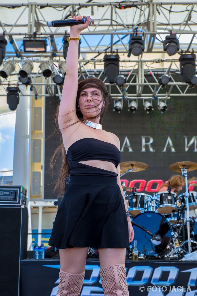 70000 Tons Of Metal 2017
Amaranthe auf der Pooldeck-Stage
S�ngerin Elize Ryd