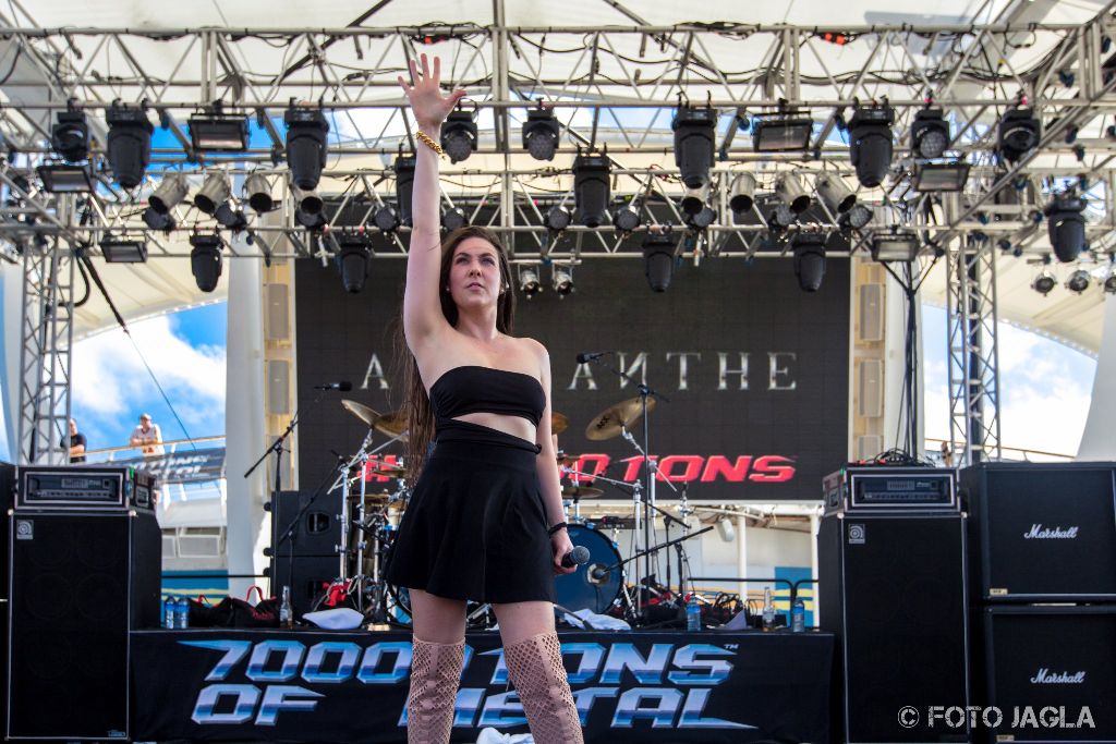 70000 Tons Of Metal 2017
Amaranthe auf der Pooldeck-Stage
S�ngerin Elize Ryd