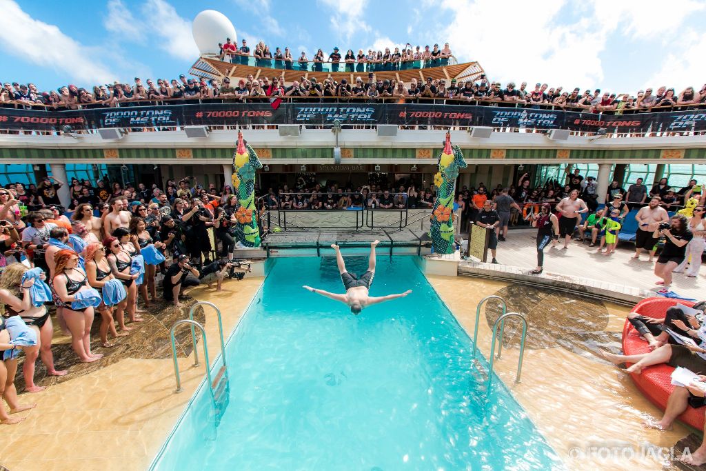 70000 Tons Of Metal 2017
Belly Flop Contest auf dem Pooldeck