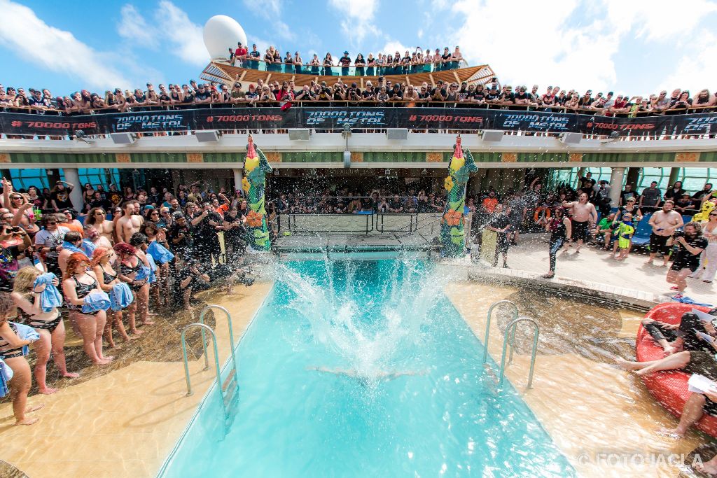 70000 Tons Of Metal 2017
Belly Flop Contest auf dem Pooldeck