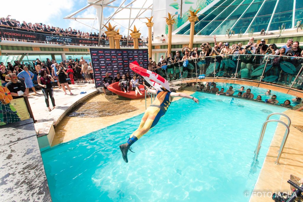 70000 Tons Of Metal 2017
Belly Flop Contest auf dem Pooldeck