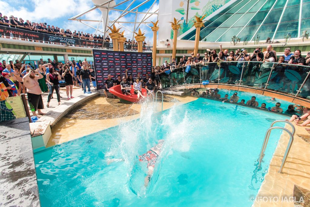 70000 Tons Of Metal 2017
Belly Flop Contest auf dem Pooldeck