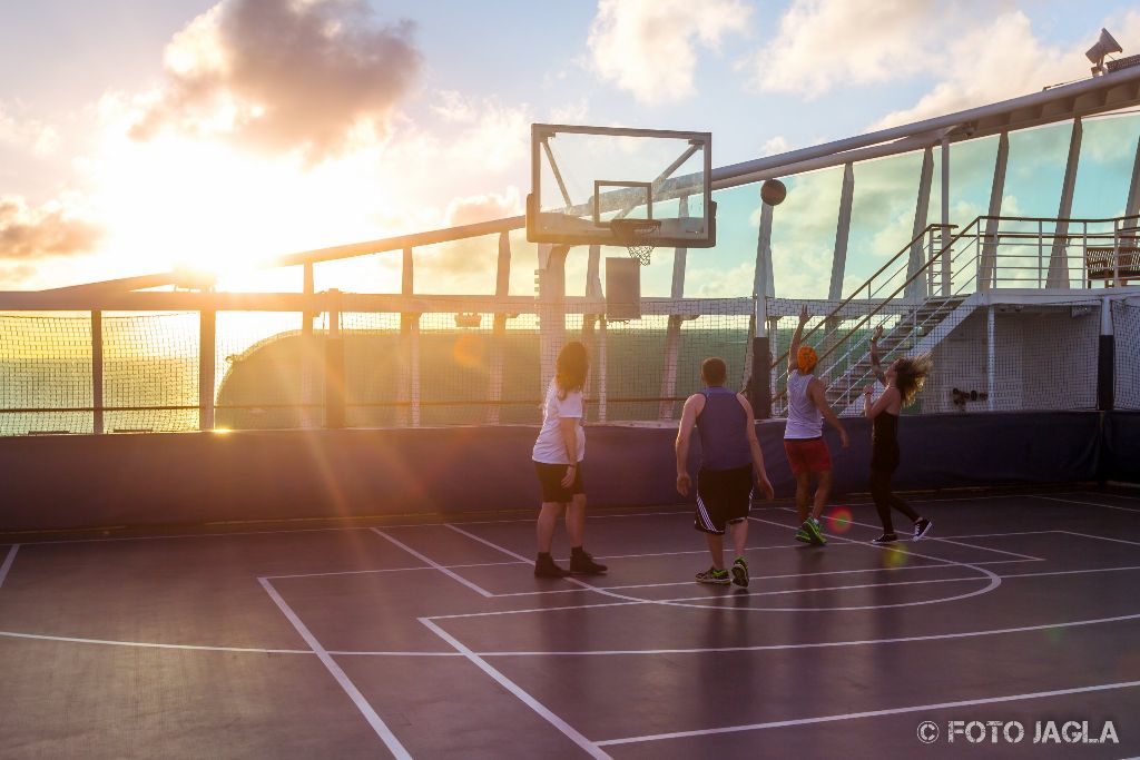 70000 Tons Of Metal 2017
Basketball Platz