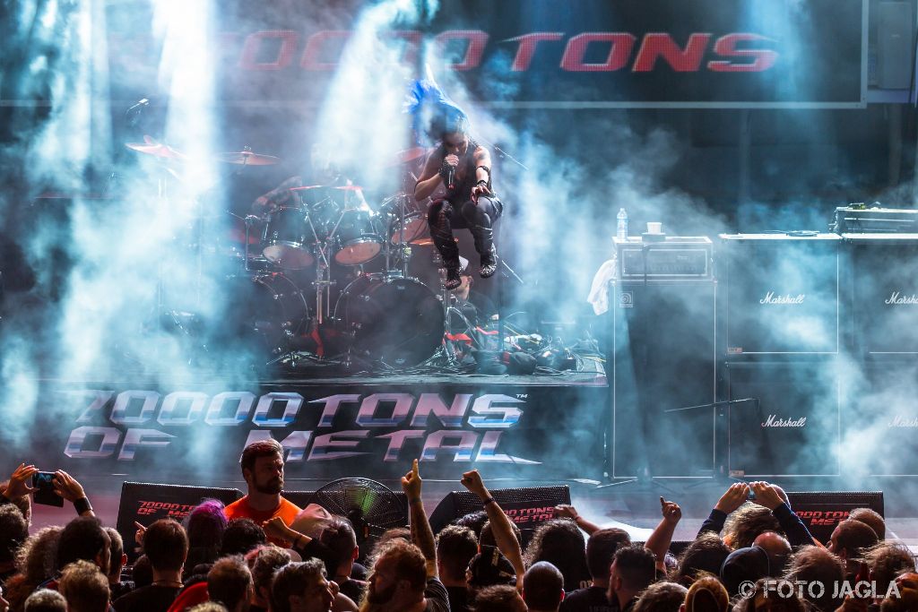 70000 Tons Of Metal 2017
Alissa White-Gluz von Arch Enemy auf der Pooldeck-Stage