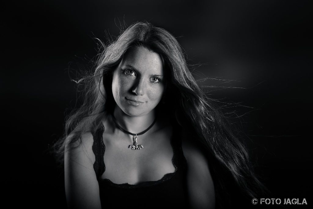 Schwarzwei�-Portraitaufnahme im Studio
Model: Ronja