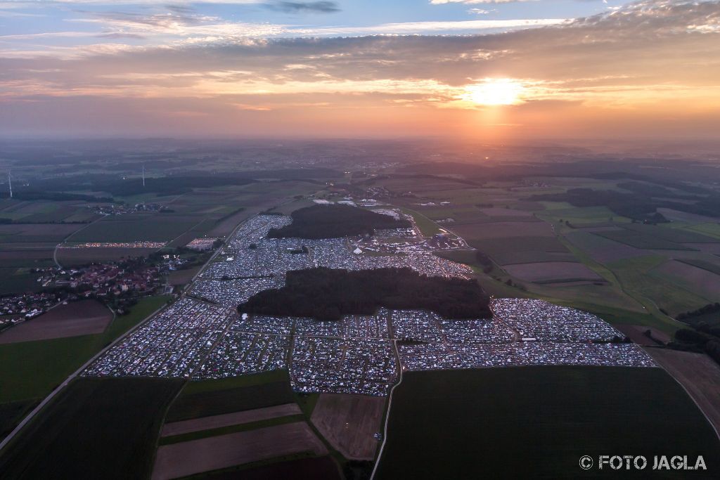 Summer Breeze Open Air 2017 in Dinkelsb�hl
Luftaufnahme des Festivalgel�ndes �ber Dinkelsb�hl aus einem Ultraleichtflugzeug
