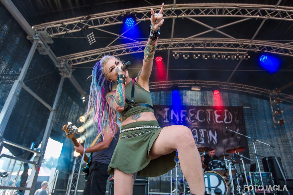 Lena Scissorhands
Summer Breeze Open Air 2017 in Dinkelsb�hl
INFECTED RAIN auf der Camel Stage