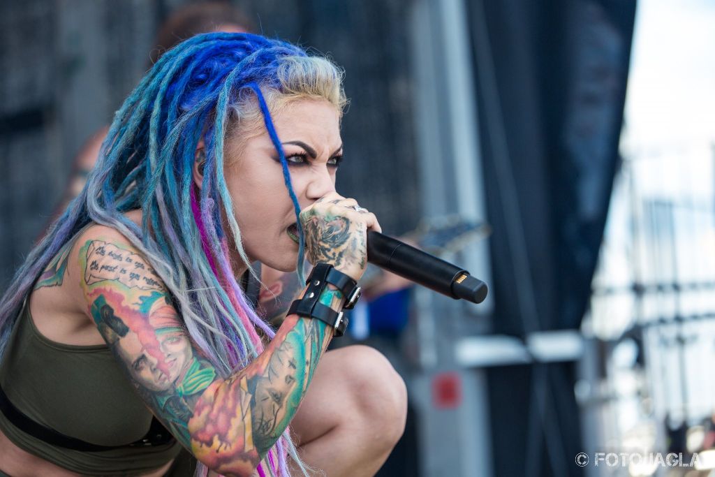 Lena Scissorhands
Summer Breeze Open Air 2017 in Dinkelsb�hl
INFECTED RAIN auf der Camel Stage