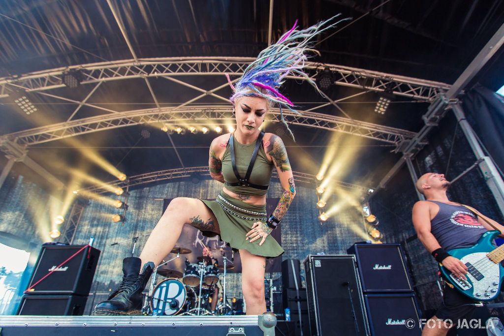 Lena Scissorhands
Summer Breeze Open Air 2017 in Dinkelsb�hl
INFECTED RAIN auf der Camel Stage