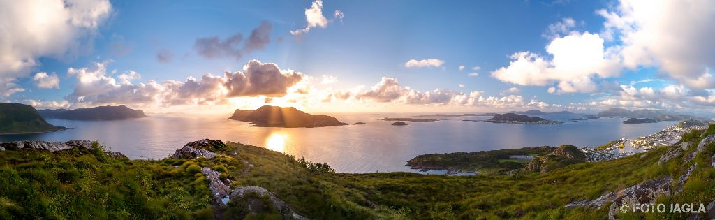 Norwegen 2017 - �lesund 
Aussicht von der Gipfelspitze von Sukkertoppen