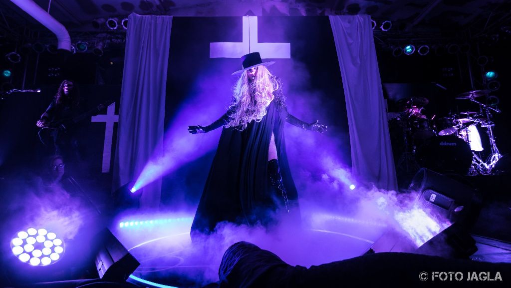 IN THIS MOMENT (Maria Brink)
Ritual Tour
12.06.2018 in K�ln, Essigfabrik