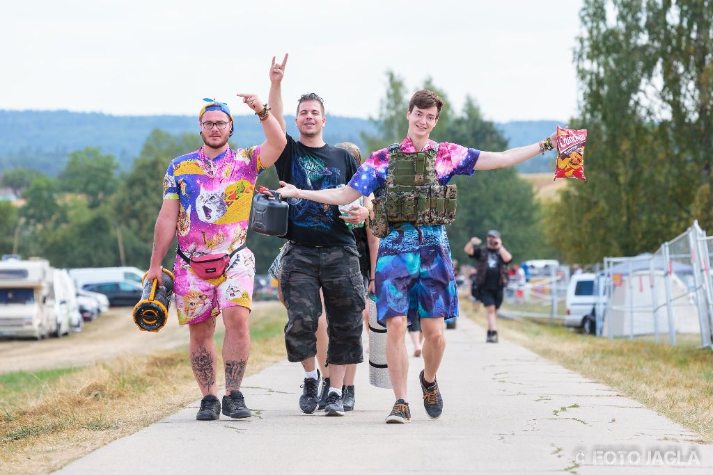 Summer Breeze Open Air 2018 in Dinkelsb�hl (SBOA)
Anreise - Die Besucher str�men auf den Campground