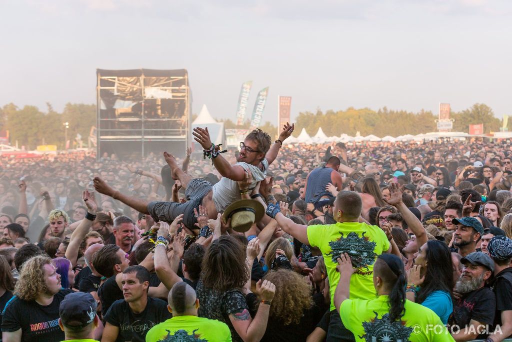 Summer Breeze Open Air 2018 in Dinkelsb�hl (SBOA)
Crowd bei Kataklysm vor der T-Stage