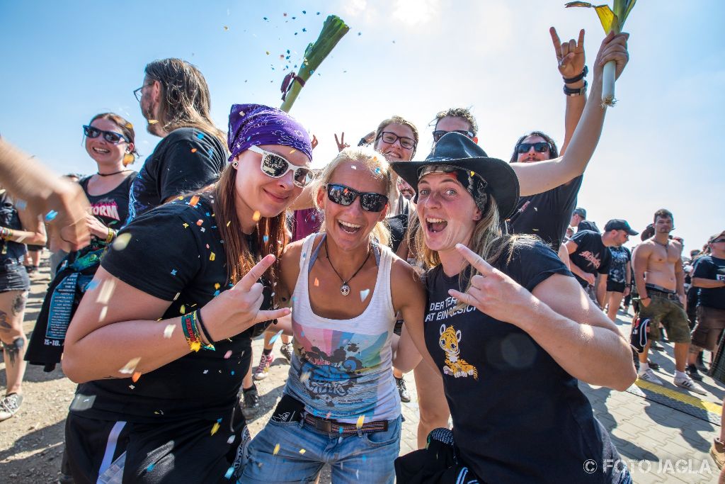 Summer Breeze Open Air 2018 in Dinkelsb�hl (SBOA)
Fans bei Pro Pain vor der Main Stage