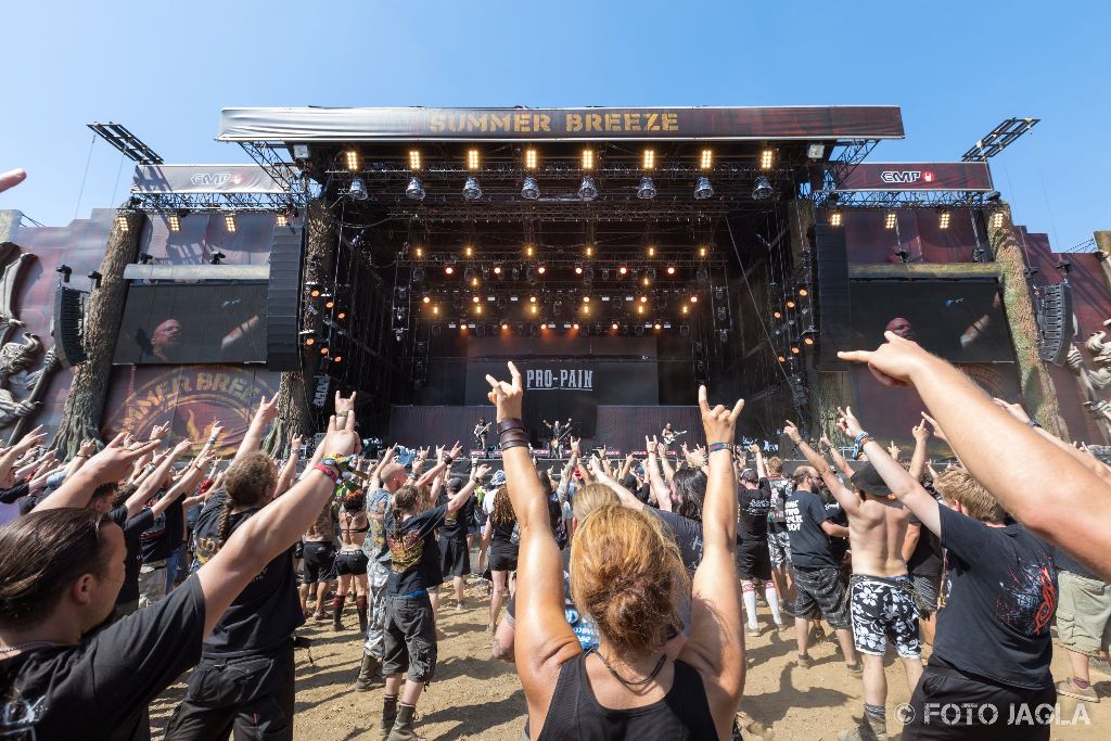 Summer Breeze Open Air 2018 in Dinkelsb�hl (SBOA)
Fans bei Pro Pain vor der Main Stage