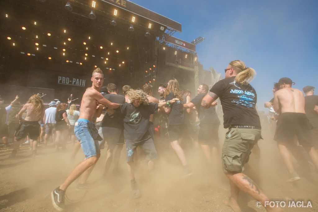 Summer Breeze Open Air 2018 in Dinkelsb�hl (SBOA)
Moshpit bei Pro Pain vor der Main Stage