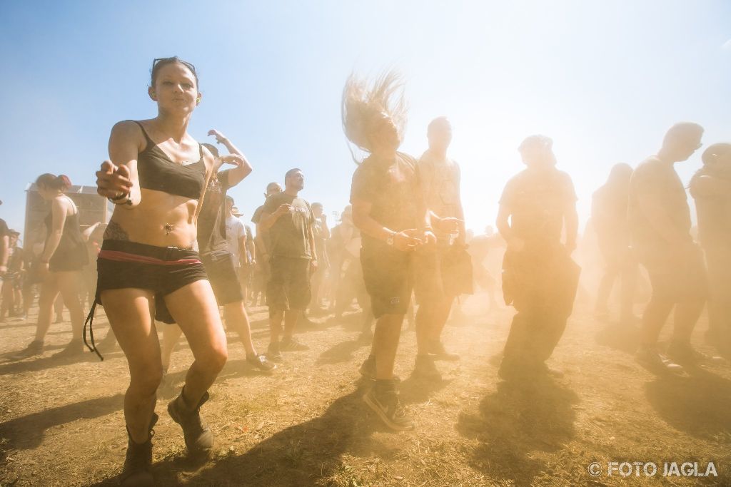 Summer Breeze Open Air 2018 in Dinkelsb�hl (SBOA)
Moshpit bei Pro Pain vor der Main Stage