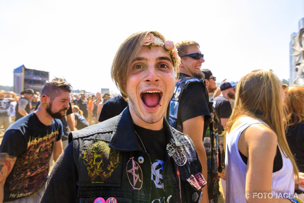Summer Breeze Open Air 2018 in Dinkelsb�hl (SBOA)
Fans bei Pro Pain vor der Main Stage