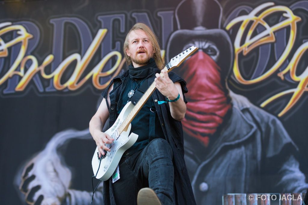 Summer Breeze Open Air 2018 in Dinkelsb�hl (SBOA)
Orden Ogan auf der Main Stage
Niels L�ffler an der Gitarre